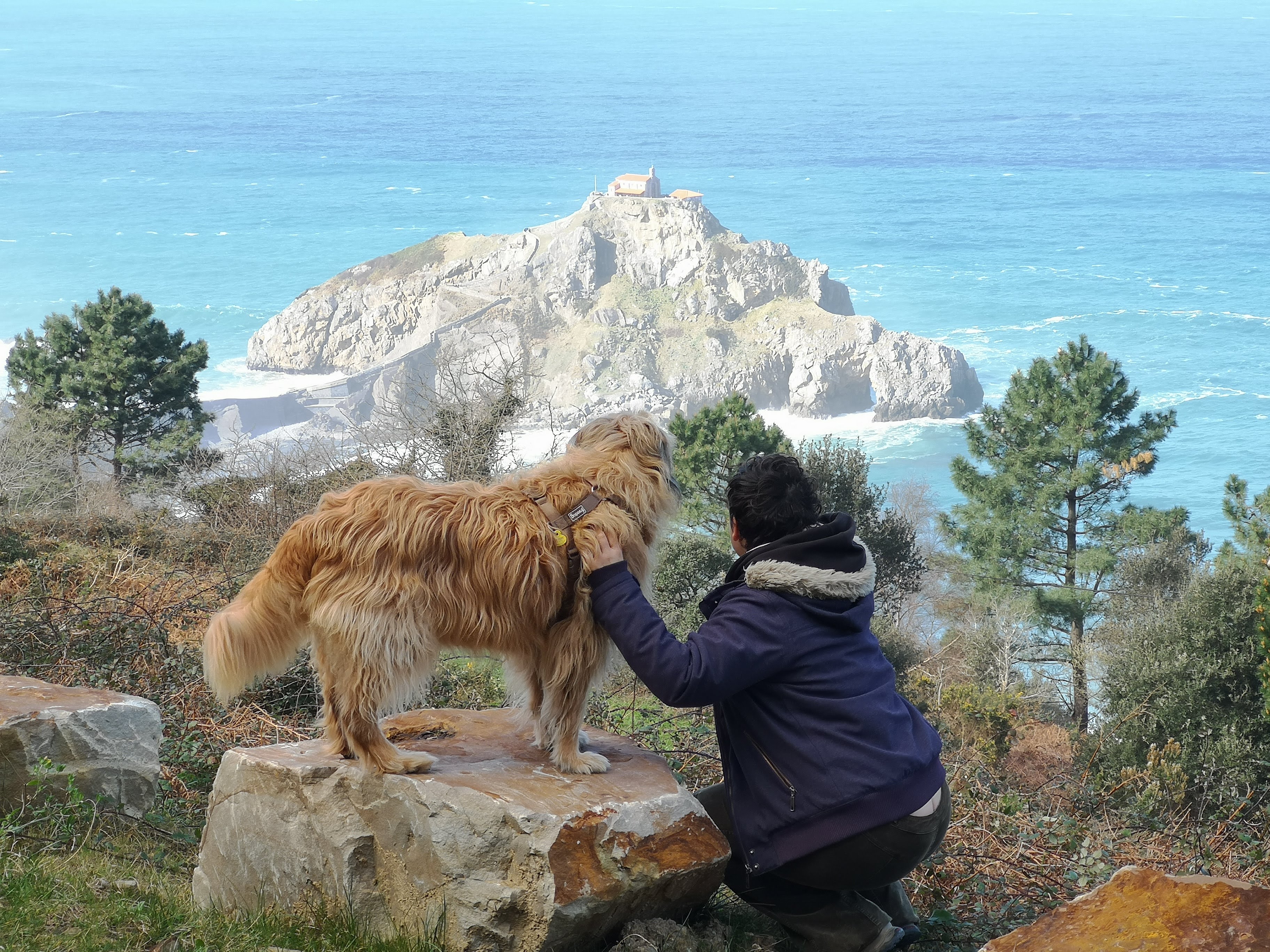 Gaztelugatxe Simba y Bea